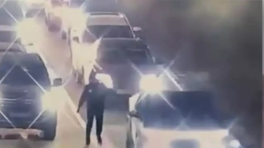 Астанада Tesla тізгіндеген оқушы полицейлерден қашпақ болды