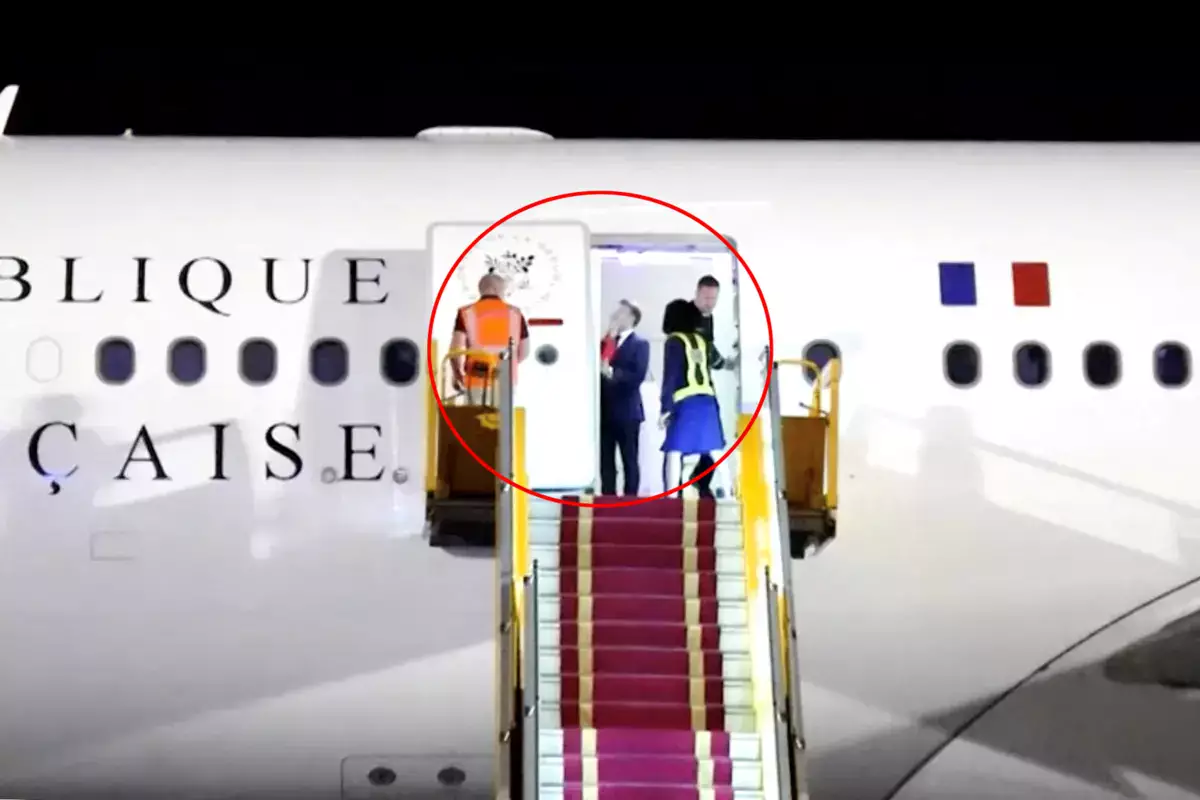 «Он восстанавливается от удара в челюсть»: Трамп жестко пошутил про Макрона и его жену - новости на Lada.kz 02.04.2026