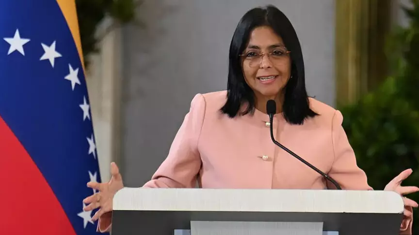 США сняли санкции с главы Венесуэлы Делси Родригес