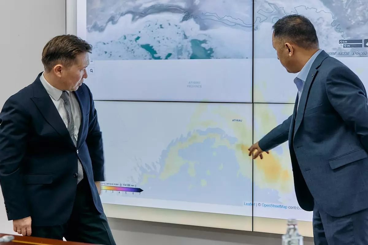 В Атырау ищут научные способы борьбы с пыльными бурями