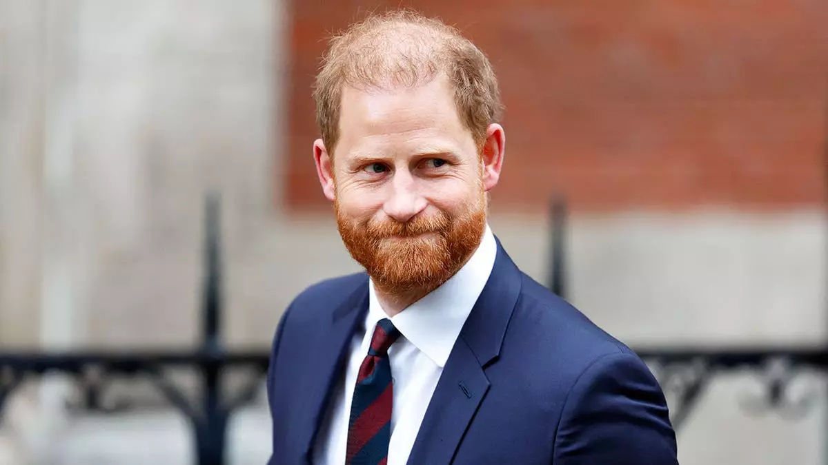 В иске о нарушении приватности всплыли флиртующие сообщения принца Гарри журналисту со словами "сладкий" и "чмок".