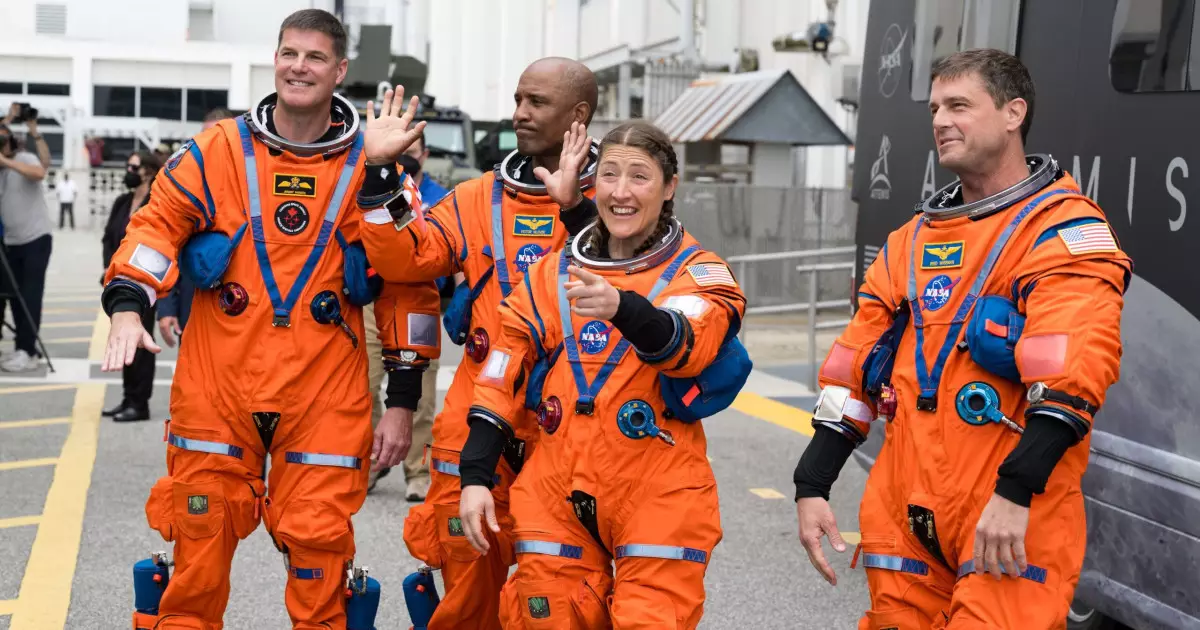   NASA Айға төрт астронавт ұшырды   