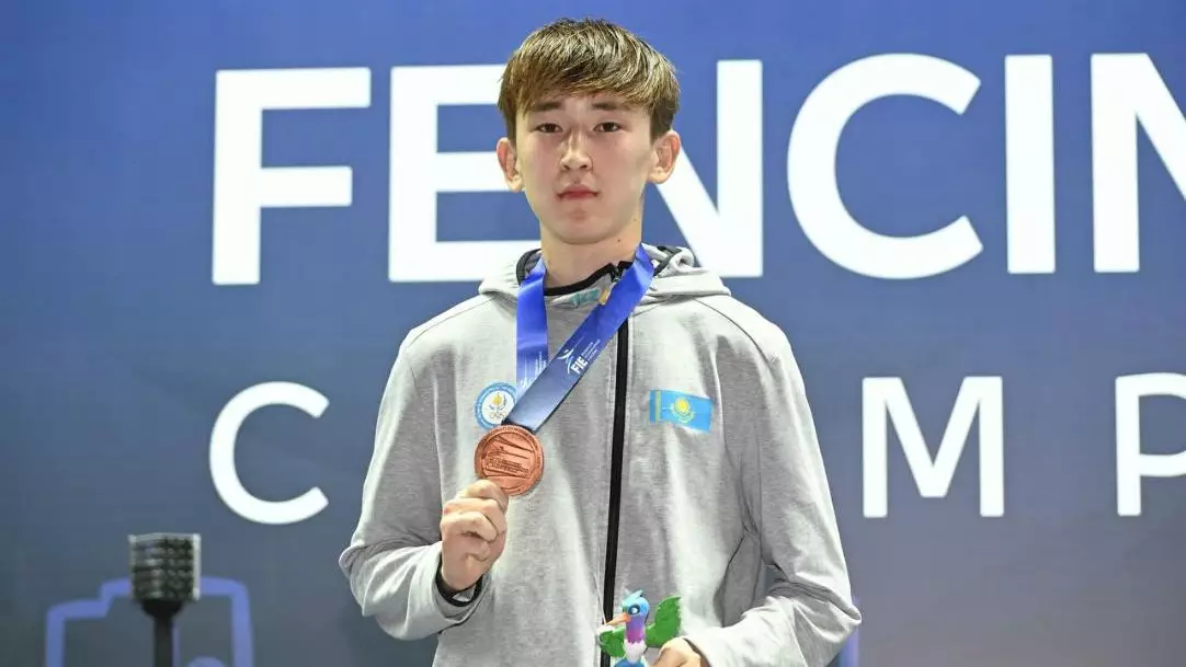 Историческую бронзу завоевал казахстанский фехтовальщик в Бразилии