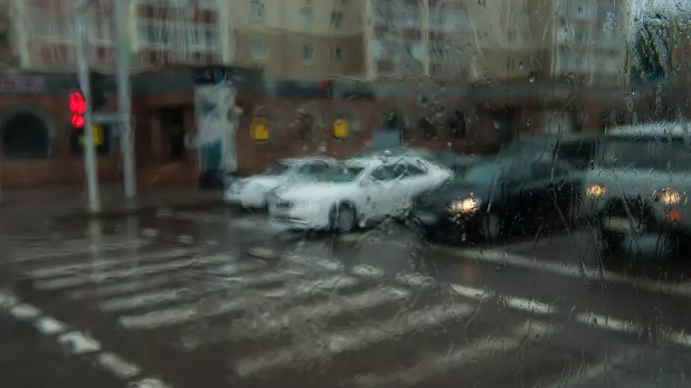 Туман и сильные дожди: штормовое предупреждение объявлено во всех областях страны