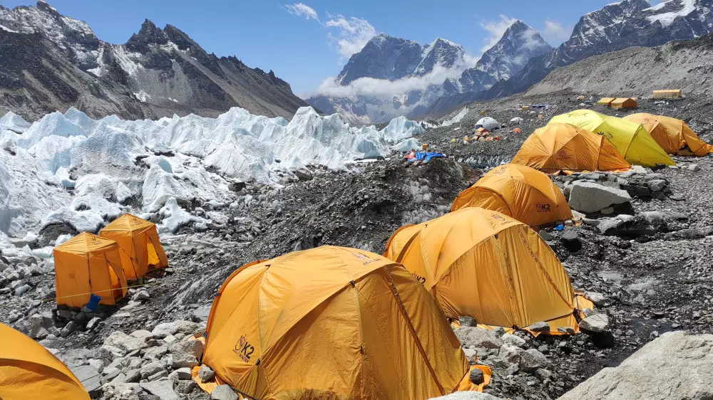 “Травили чем попало“: в Непале расследуют мошенническую схему со “спасением альпинистов“