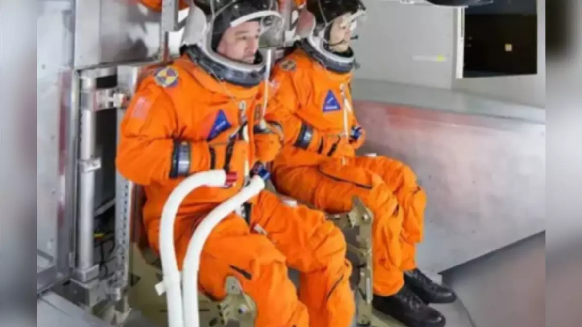 «Орион» с астронавтами покинул орбиту Земли