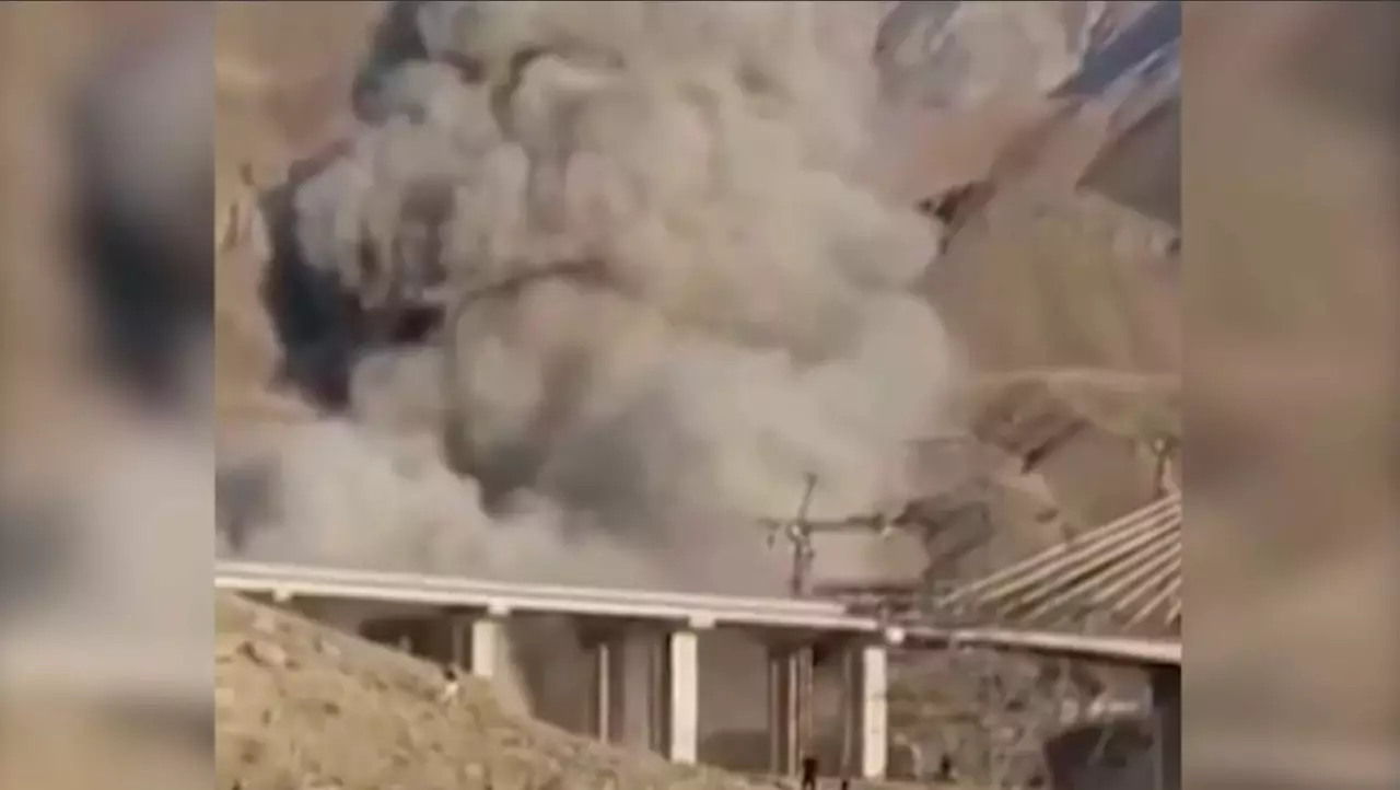 Иранға жасалған шабуылдан кейін ірі көпір қирады