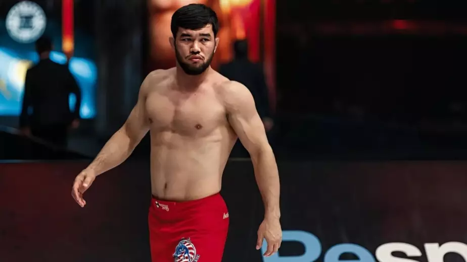 Казахстанский боец Азамат Бакытов подписал контракт с UFC BJJ