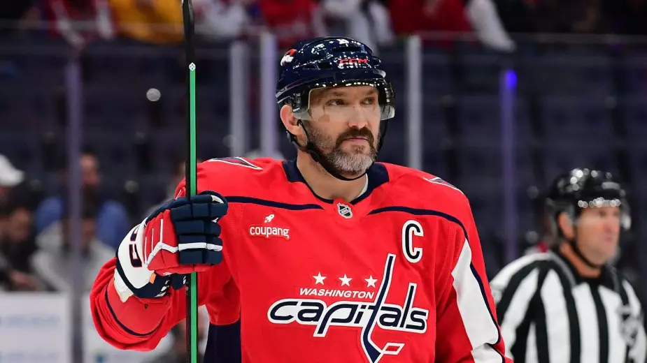 Экс-тренер "Барыса" предложил Овечкину уйти из спорта. Почему?