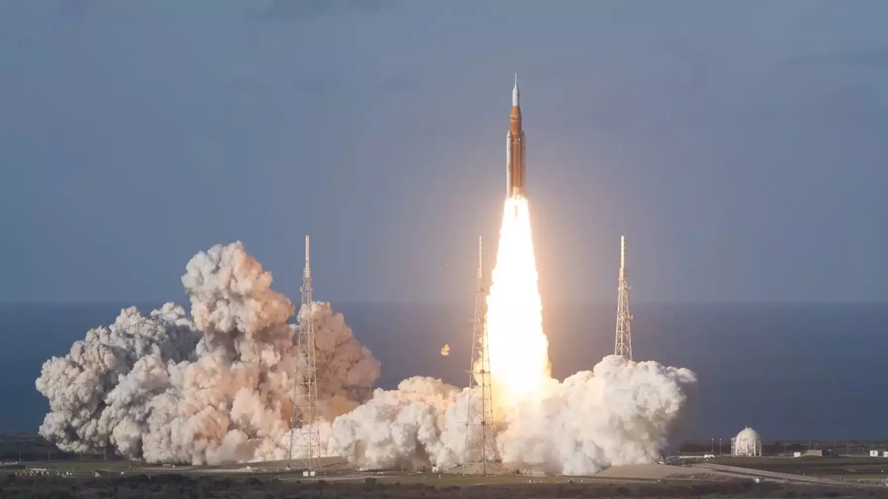 АҚШ Айға зымыран ұшырды