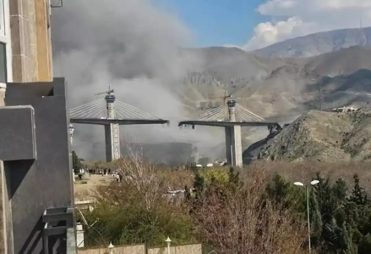 Ирандағы көпірге соққы: 8 адам мерт болды