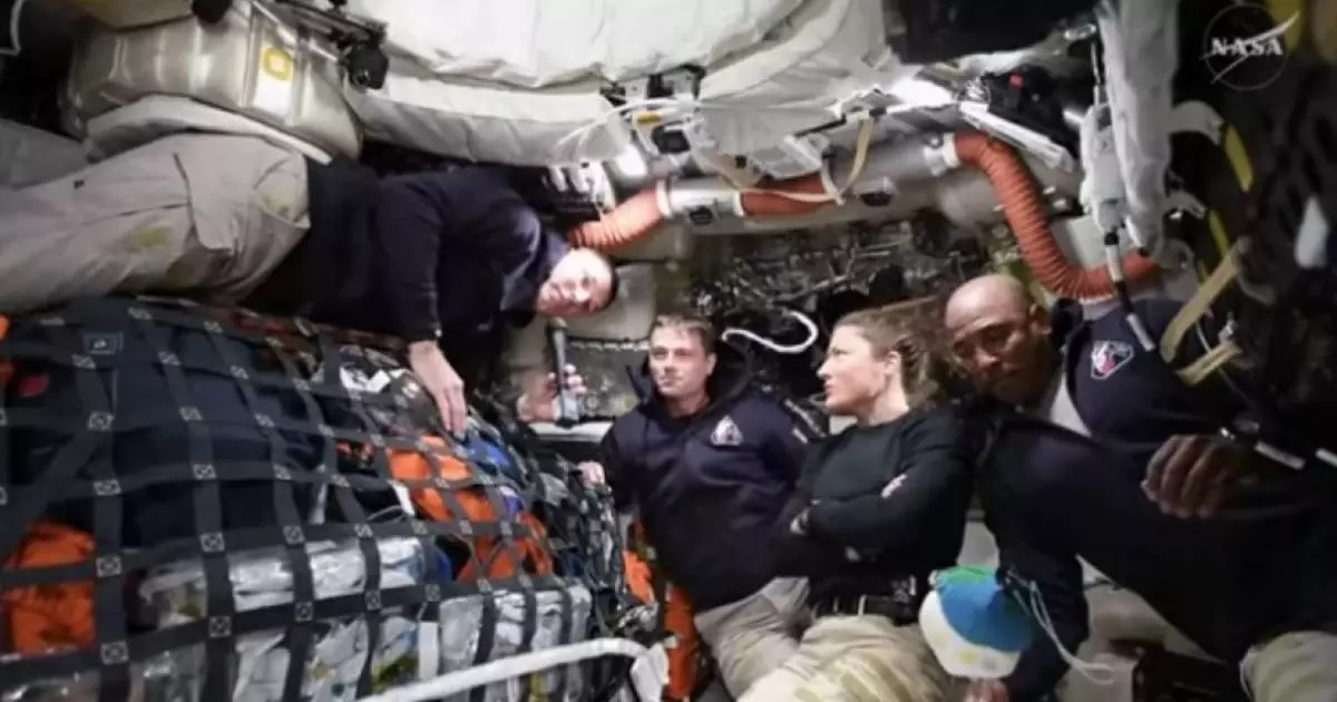  Космический корабль NASA сошел с орбиты Земли и направляется к Луне 