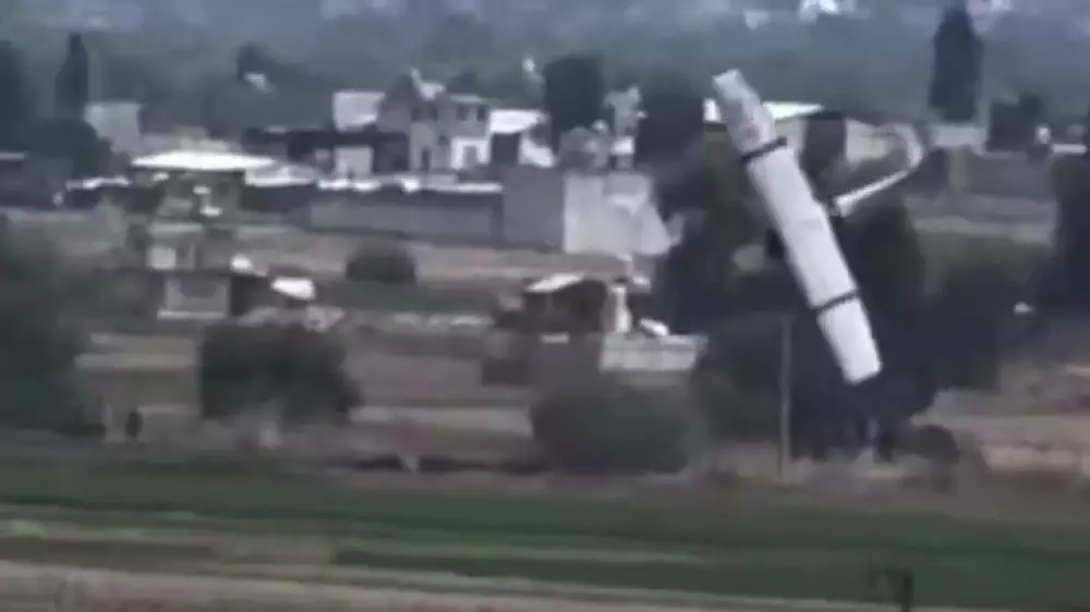 Упал носом в землю: крушение самолета сняли на видео