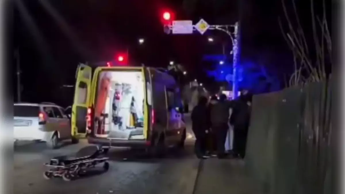 "Өте ауыр хәлде жатыр" - Талдықорғанда екі жасөспірімді көлік қағып кетті (ВИДЕО)