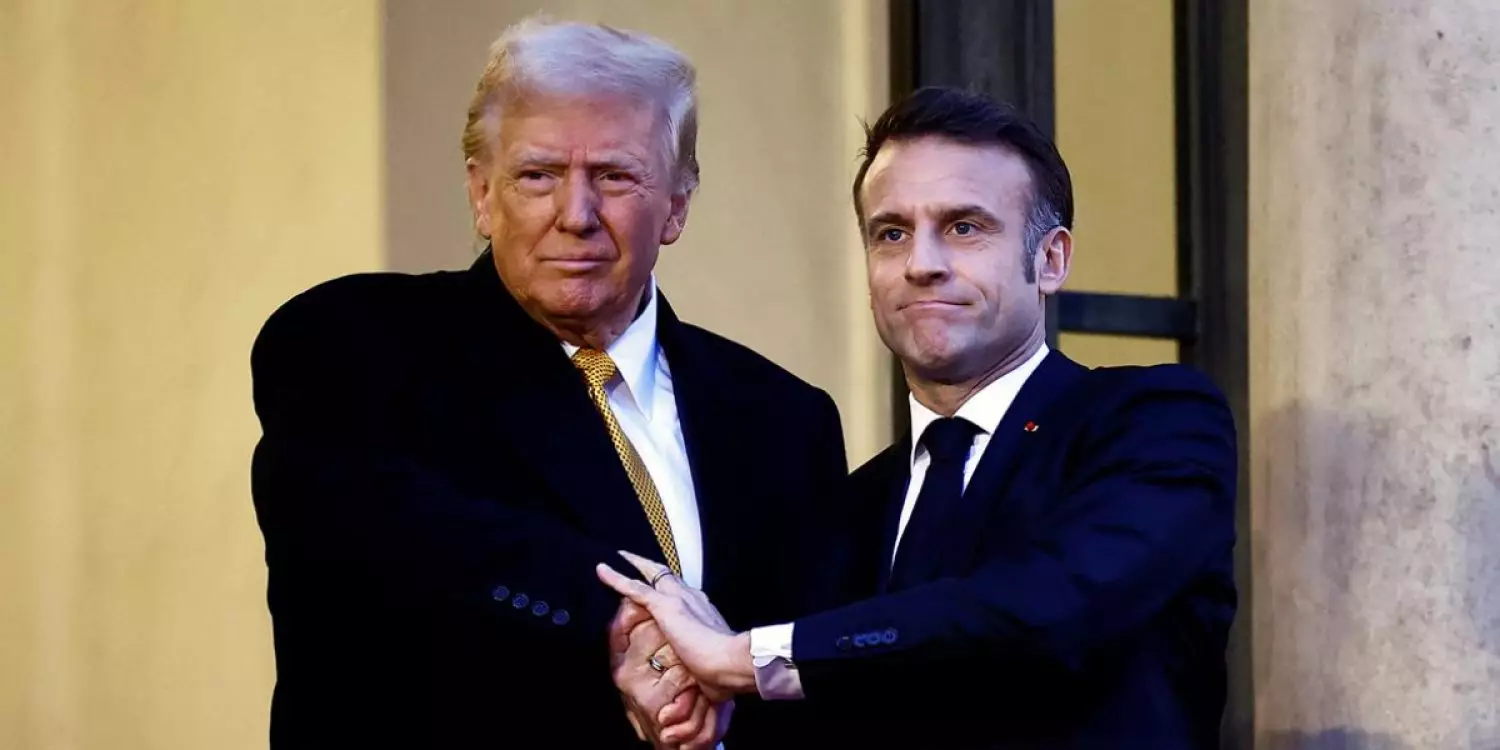 "Жақ сүйегі жарақатынан айығып жатыр": Трамп әйелінен "таяқ жеген" Макронды мазақ етті