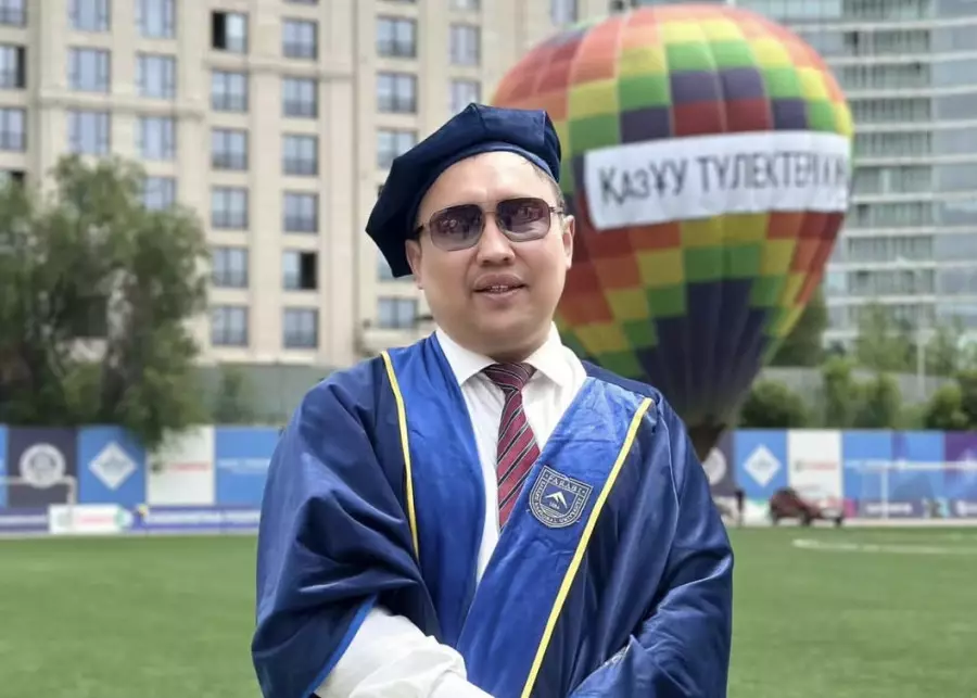 Танымал университетте сертификатқа жеке мөрін басқан декан сынға қалды: ол қызметінен кетті