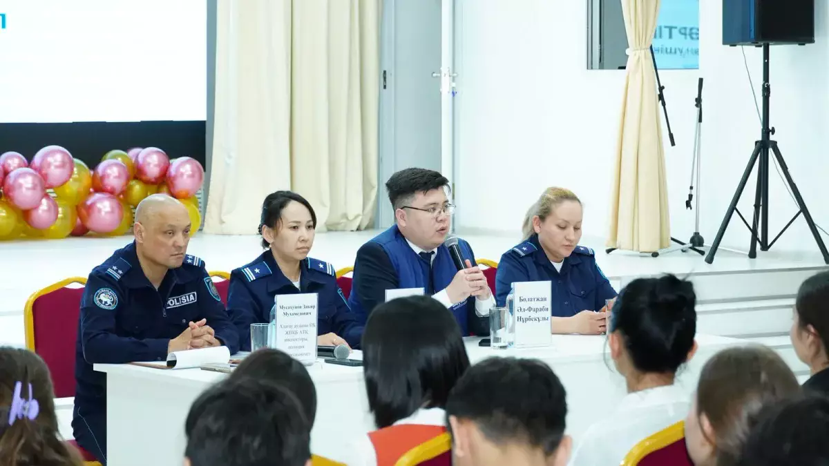 Заң мен тәртіп: Алматыда жастарға сталкингтің алдын алу жолдары түсіндірілді