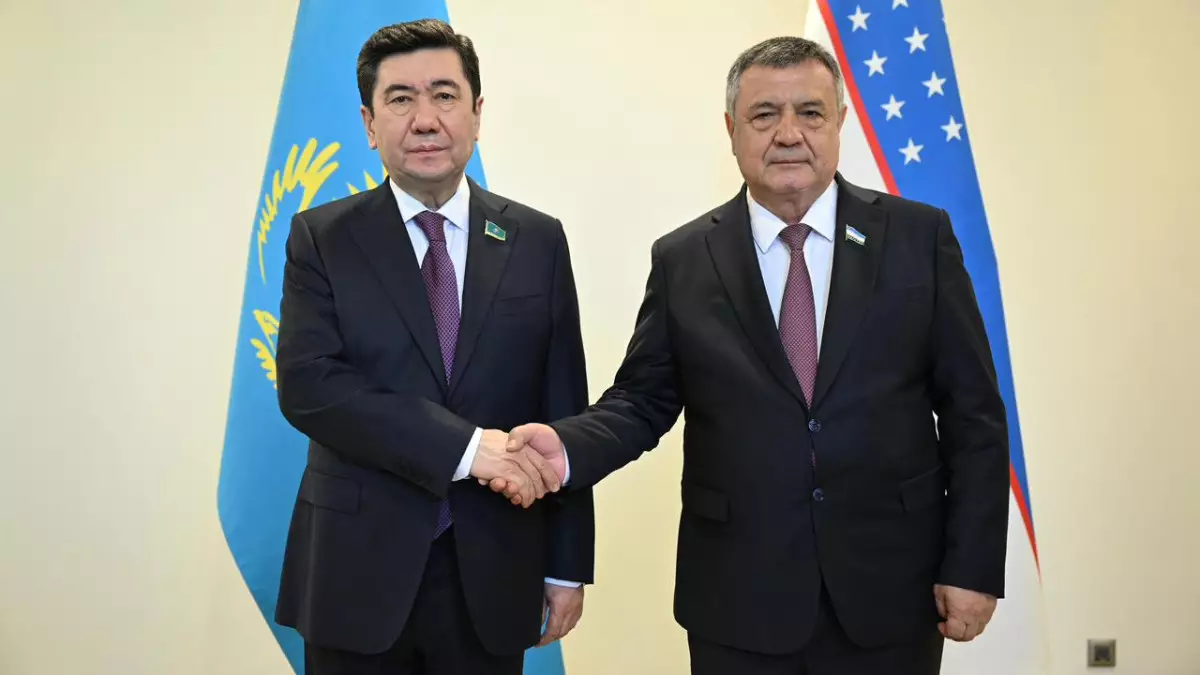 «Цифрлық көпір» және туризм: Қазақстан мен Өзбекстан байланысын бекемдей түсті