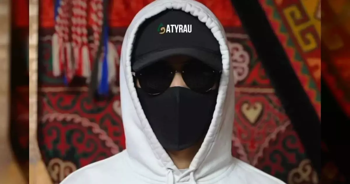   Қайырымдылықпен танымал "Бетперде таққан адам" тағы бір отбасына баспана сыйлады   