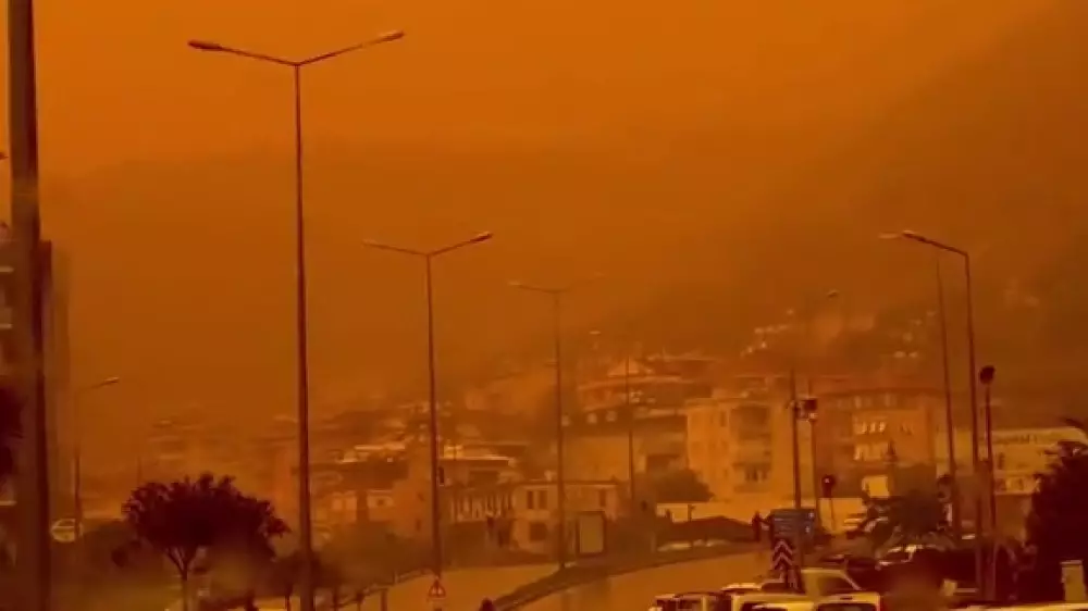 “Мы на Марсе“: мощная красная буря накрыла Турцию