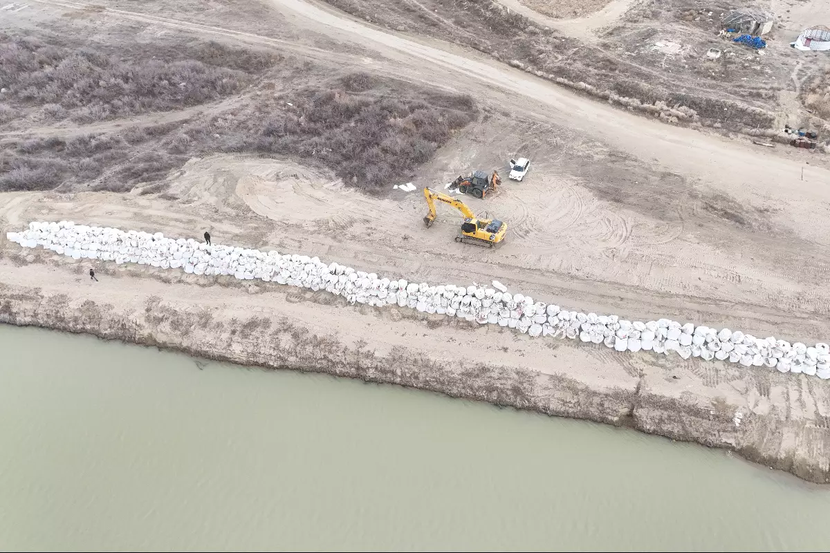 В Жылыойском районе открыли шлюзы для регулирования паводка