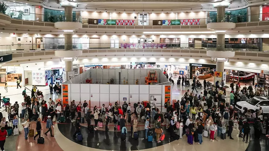 United добавляет в приложение время ожидания TSA, поскольку закрытие Министерства внутренней безопасности создает нагрузку на очереди в аэропортах.