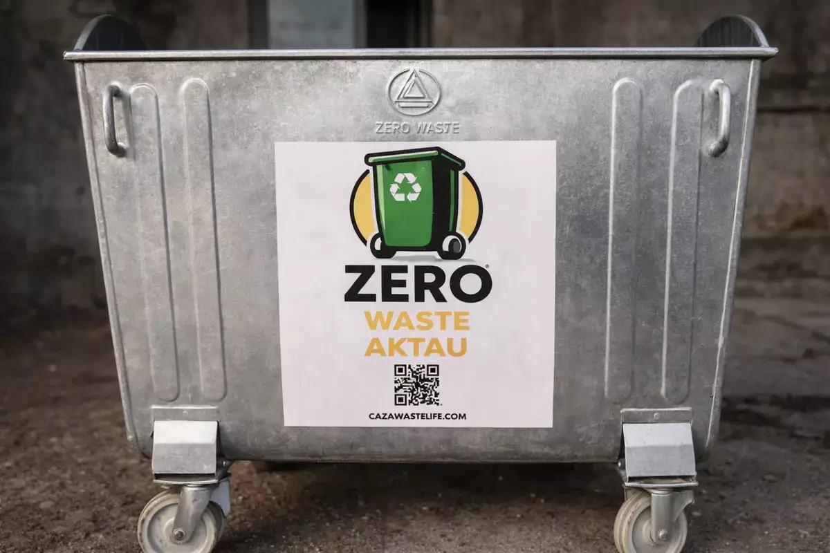 В Актау устанавливают новые металлические контейнеры для мусора - новости на Lada.kz 03.04.2026