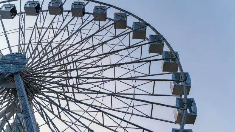 Елордадағы айналмалы шолу дөңгелегінде өрт шықты: 7 адам құтқарылды