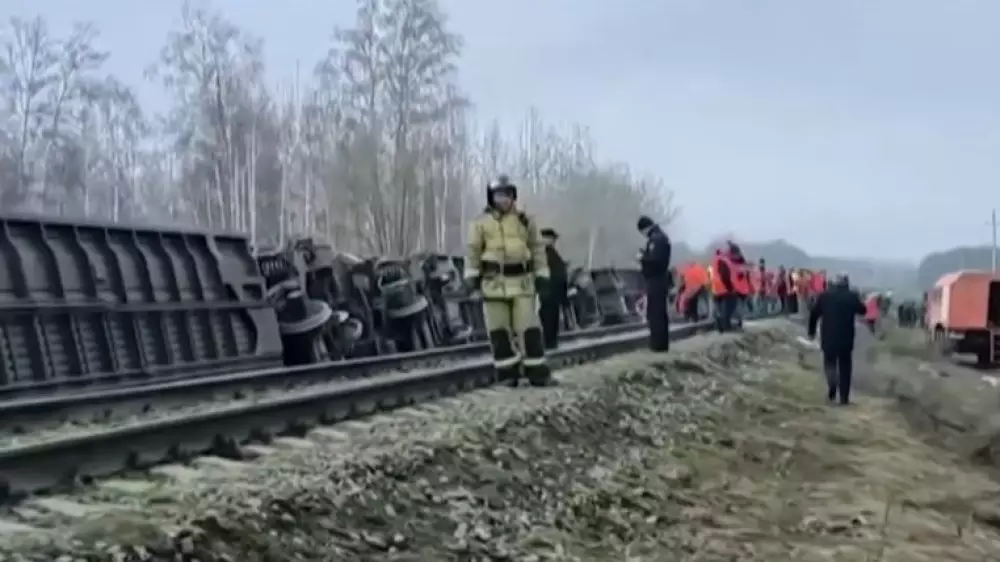 Пассажирский поезд Москва - Челябинск сошел в рельсов, пострадали 35 человек