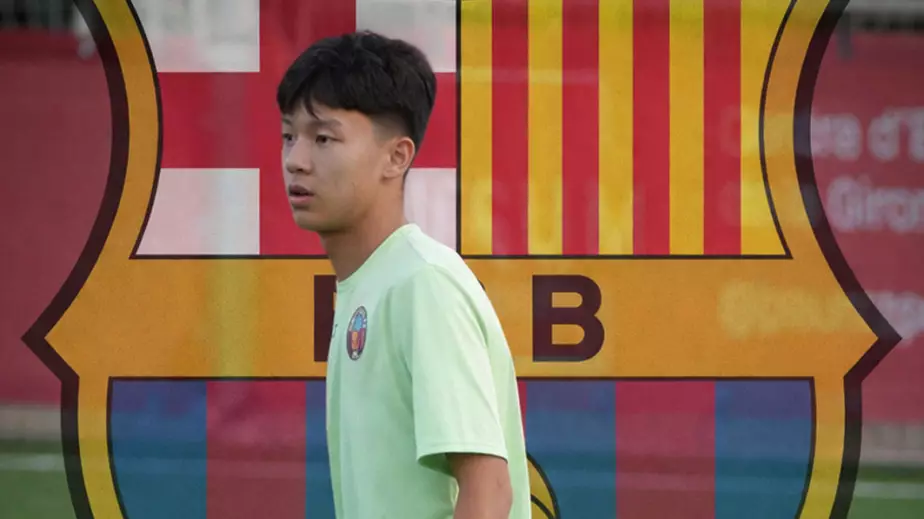 "Квартиру продай, но забери его в Европу" - как 15-летний Карим Мендиканов оказался в "Барселоне"