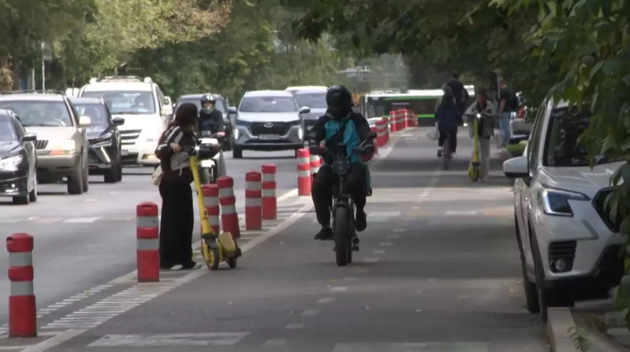 Электросамокатам запретят движение по тротуарам в Астане
