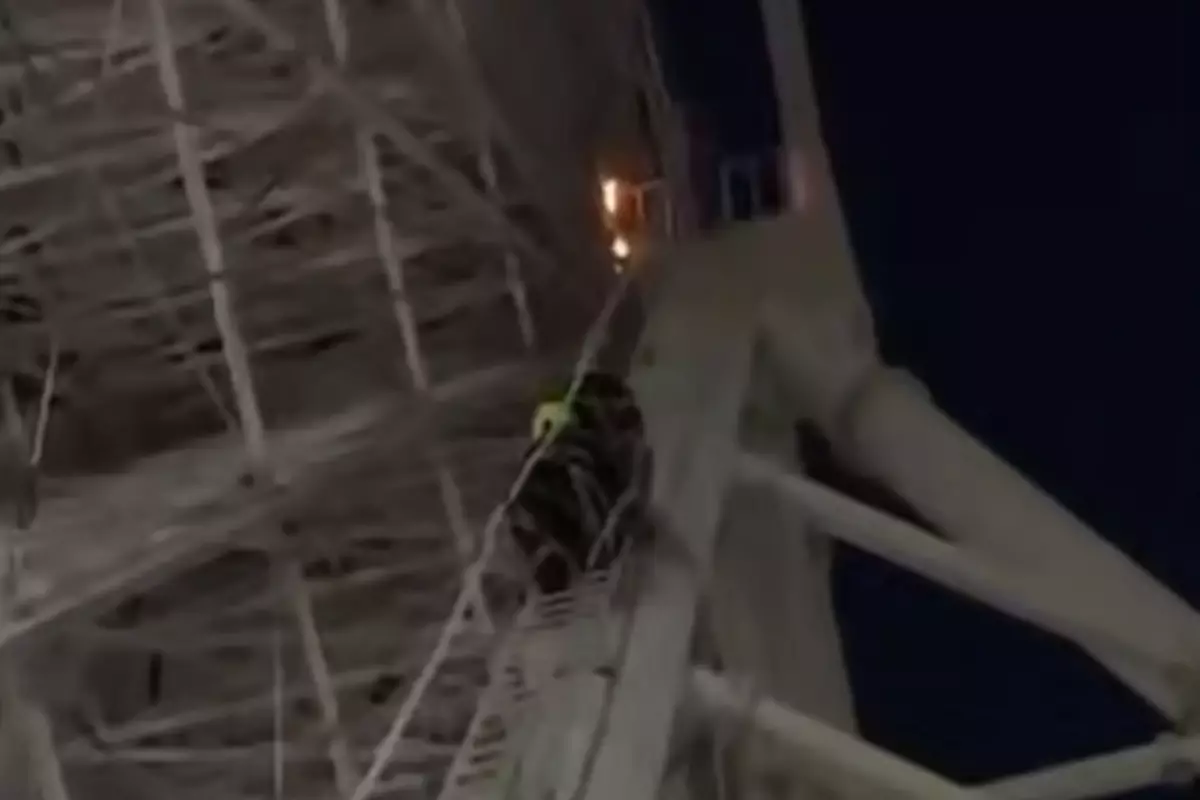 Колесо обозрения загорелось в Астане