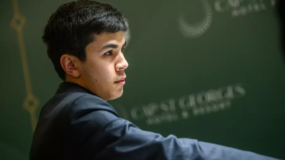 Шахматист Жавохир Синдаров одержал третью подряд победу на Турнире претендентов-2026