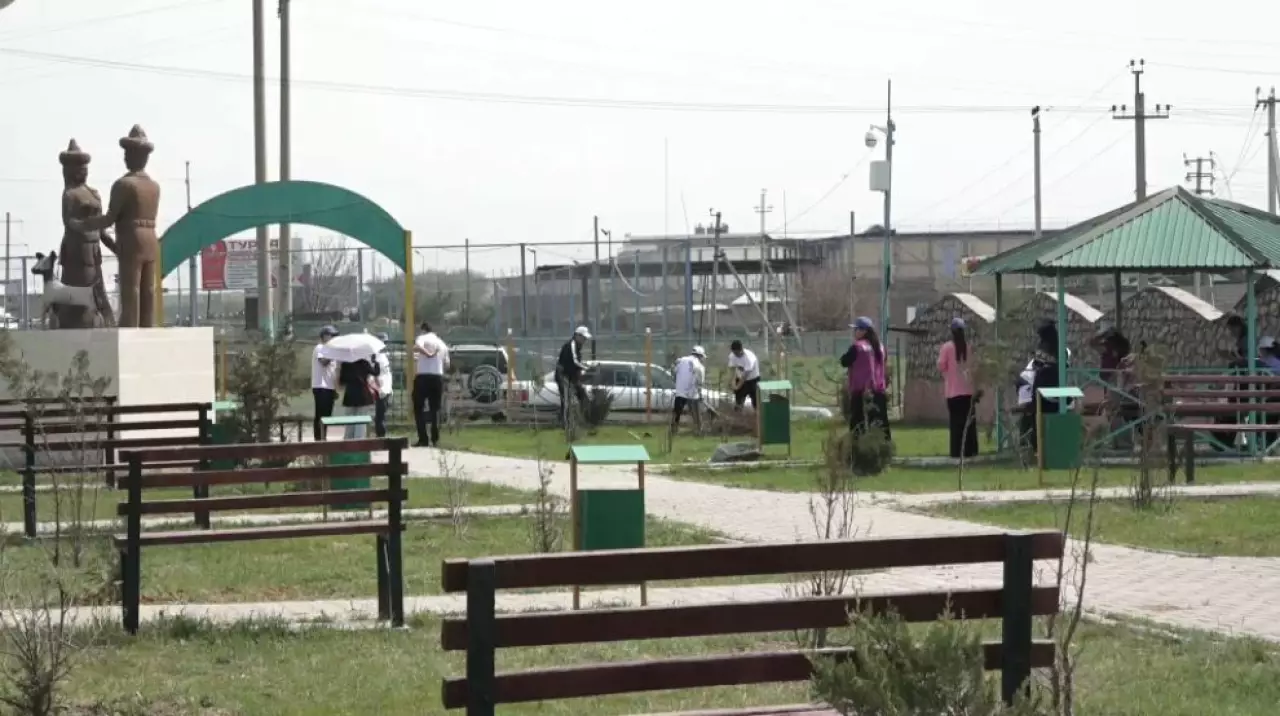 Студенты Туркестанской области участвуют в экоакции