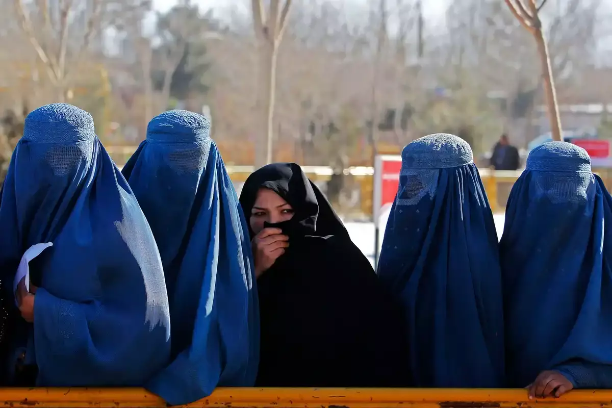 Ауғанстанда әйелдерге жаңа шектеу: киім талаптары қатаңдатылды