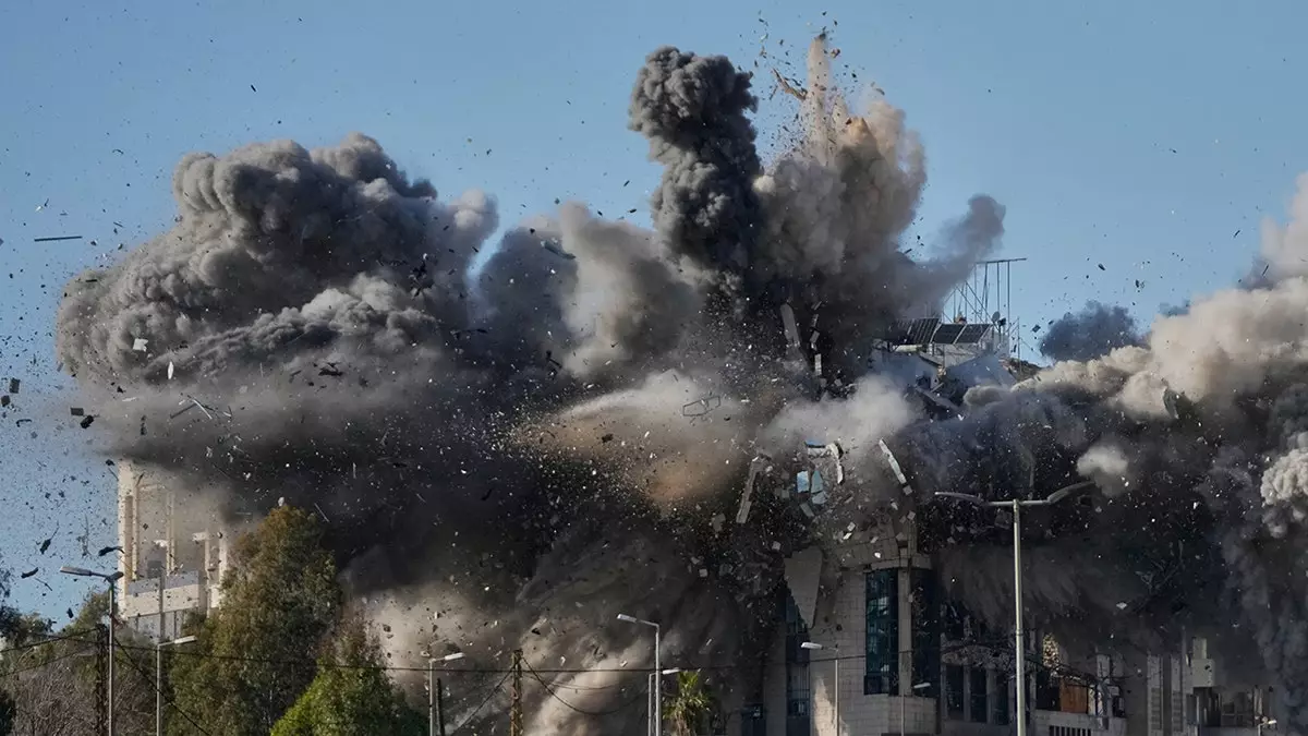 Иран и прокси-милиции угрожают американским университетам в Ливане, в связи с чем гражданам США рекомендовано срочно покинуть страну.