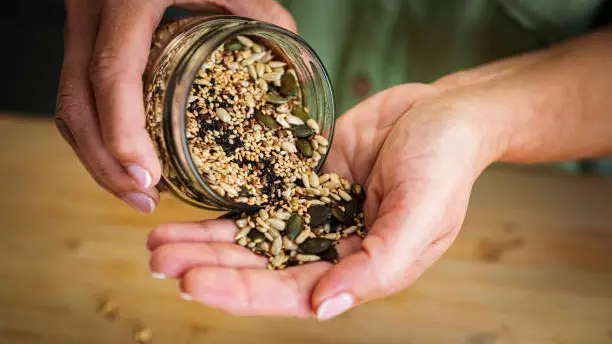 Опасные семена подсолнечника пытались ввезти в Казахстан