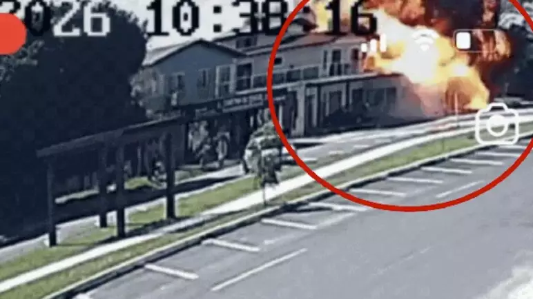 Бразилияда ұшақ тұрғын үйге соғылып, үш адам қаза тапты