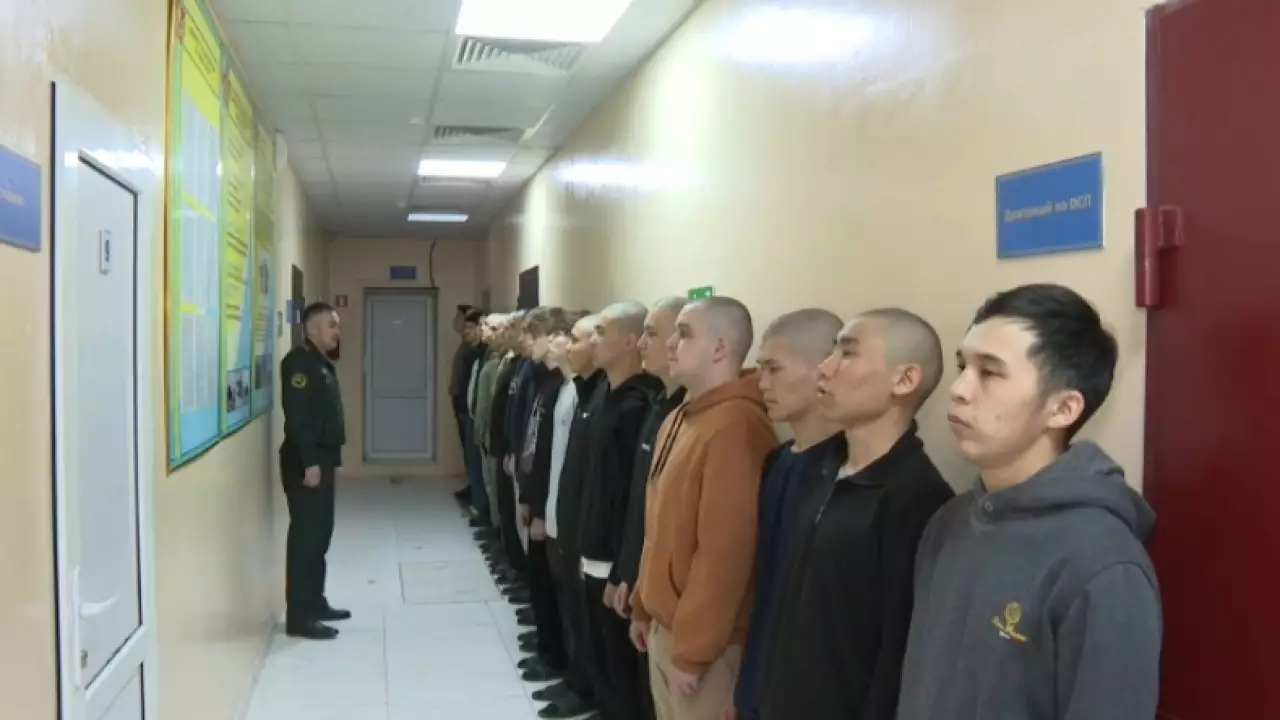 Около 700 жителей области Абай отправятся в армию