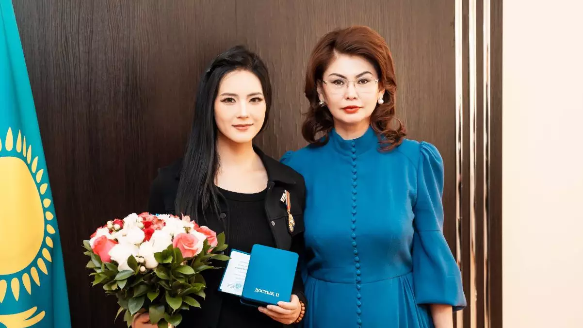 Қытайлық танымал блогерге ІІ дәрежелі «Достық» ордені табысталды