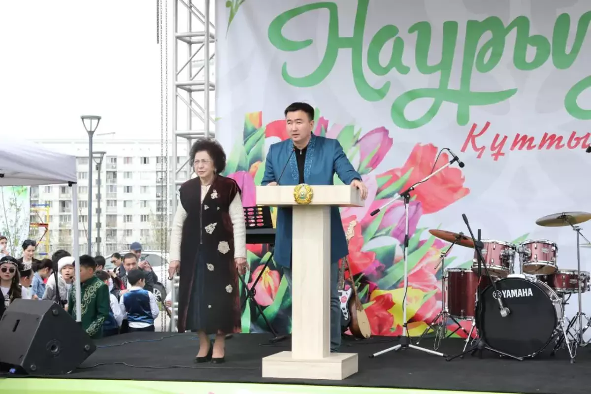 Алматыда ұстаздар мен жастар «Тәлімгерлер аллеясының» негізін қалады