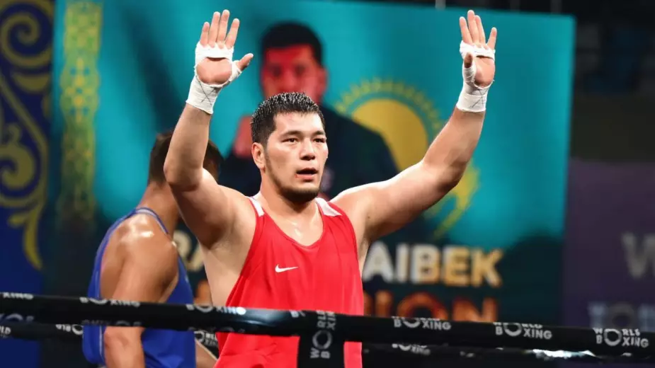 Казахстан выиграл второй бой у Узбекистана на ЧА-2026 по боксу! Победу принес капитан