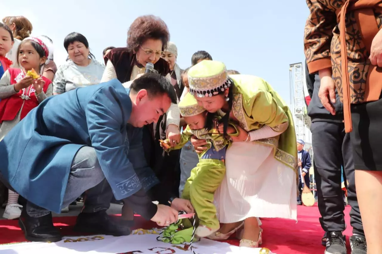 «Бұл – тірі тарих»: Алматыда QR-коды бар «Тәлімгерлер аллеясы» ашылды