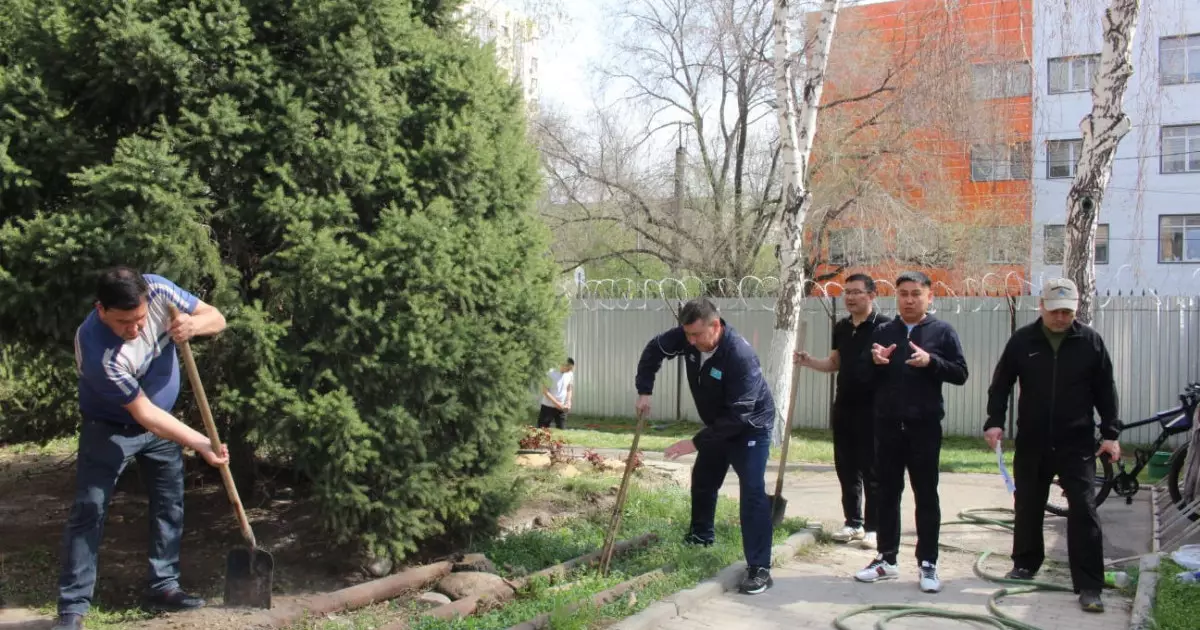  «Таза Қазақстан»: Ұлттық ұлан әскери қызметшілері  сенбілікке белсене қатысты 