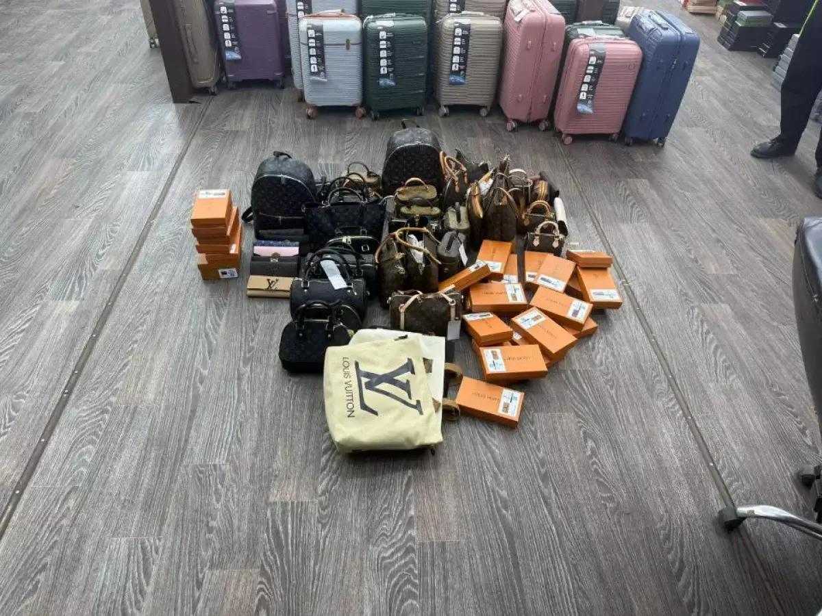 В Алматы нашли сотни подделок Louis Vuitton