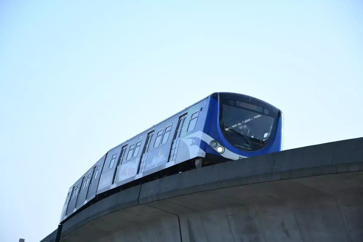 Ужас на платформе в Сиэтле: незнакомца пытались сбросить под поезд - новости на Lada.kz 04.04.2026