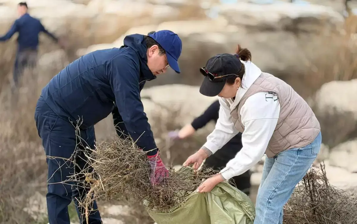 600 тонн мусора собрали во время масштабного субботника в Мангистау - новости на Lada.kz 04.04.2026