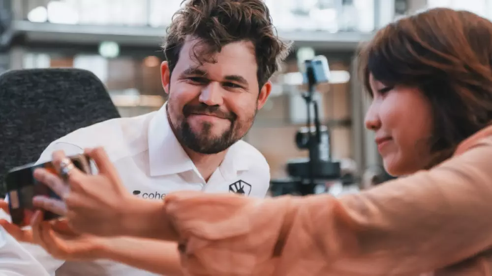 Магнус Карлсен пожаловался на казахстанскую шахматистку после совместного фото