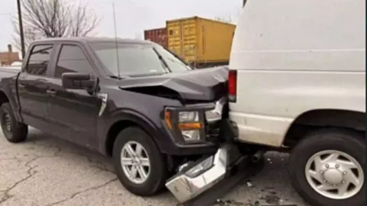 Минбезопасности США отвергло заявление сенатора-демократа Криса Ван Холлена, заявив, что нелегал спровоцировал аварию, спасаясь от иммиграционной службы.