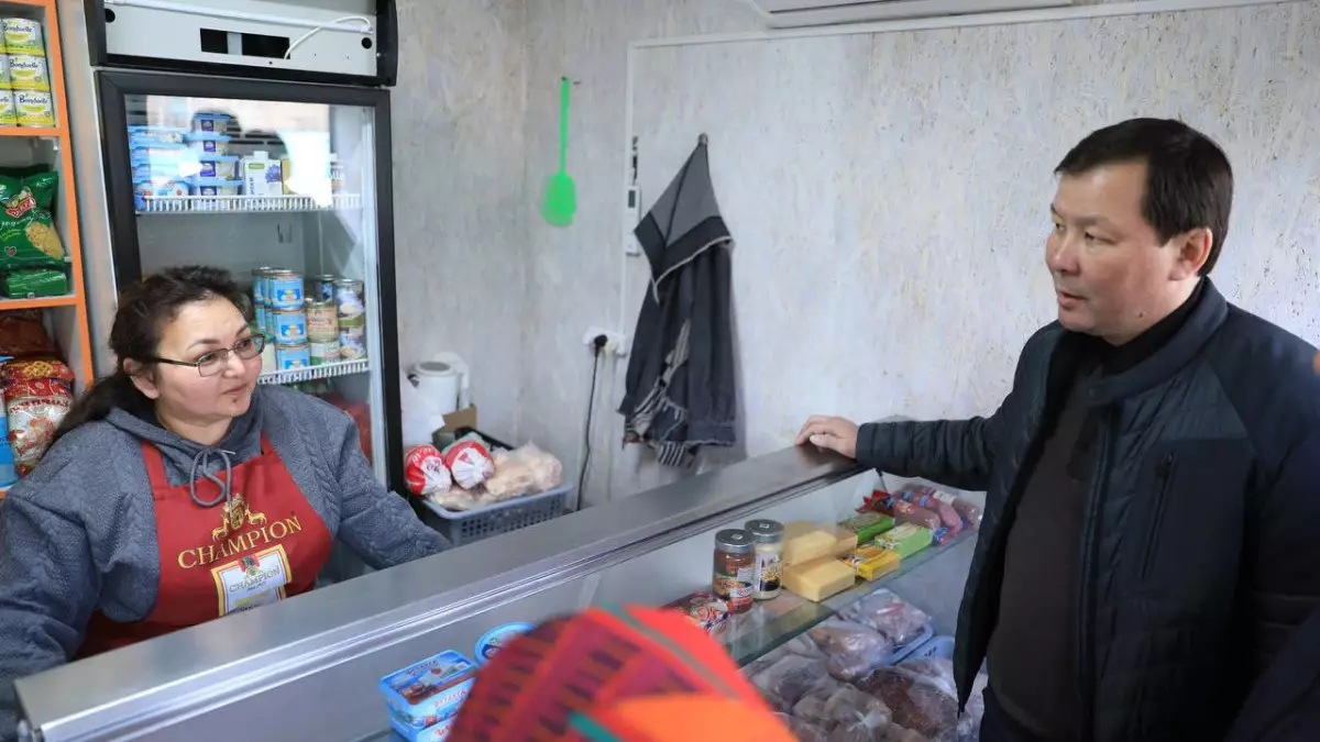 Рынки Актобе не обеспечены холодильными витринами и водопроводом: аким проверил состояние